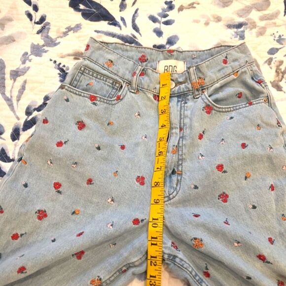 BDG Skylar High Rise Loose Baggy Jean Embroidered Flowers Women's Light Wash 24 - Picture 10 of 11